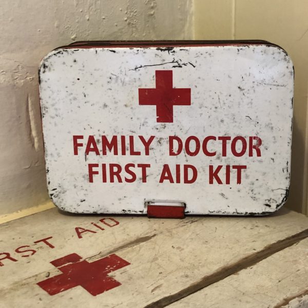 VINTAGE FAMILY DOCTOR FIRST AID KIT