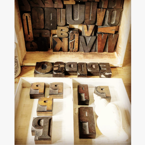 SMALL VINTAGE PRINTER BLOCK LETTERS