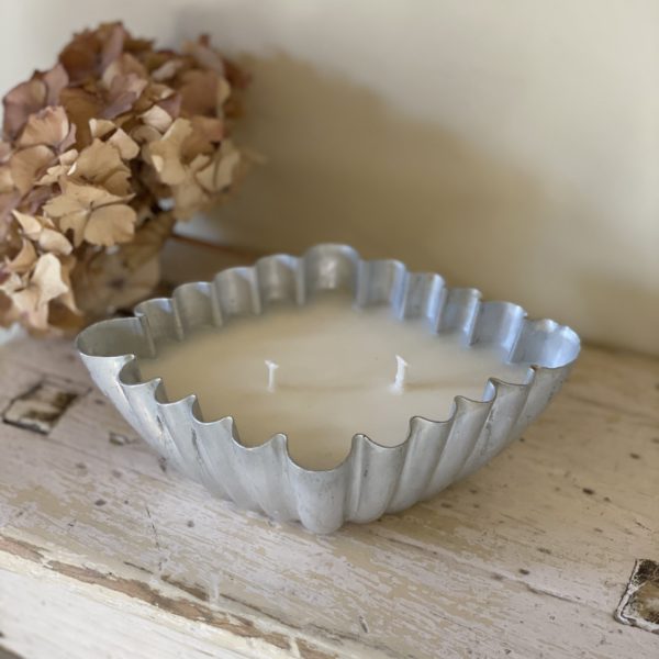VINTAGE METAL JELLY MOULD CANDLE