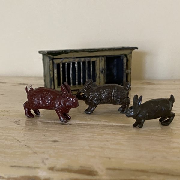 VINTAGE LEAD RABBITS AND HUTCH