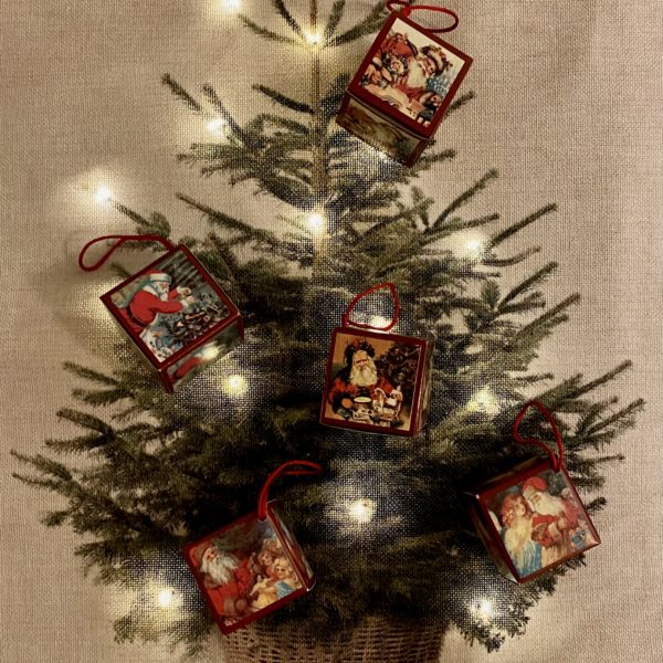 TRADITIONAL STYLE CHRISTMAS  BOX TREE DECORATIONS