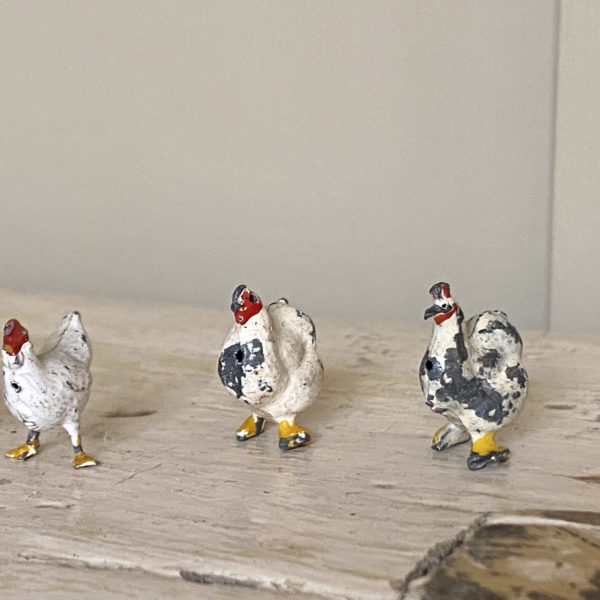 VINTAGE LEAD CHICKENS