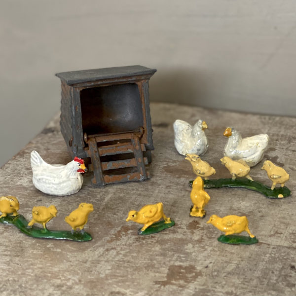 REALLY SWEET VINTAGE LEAD CHICKS AND BROODY HENS